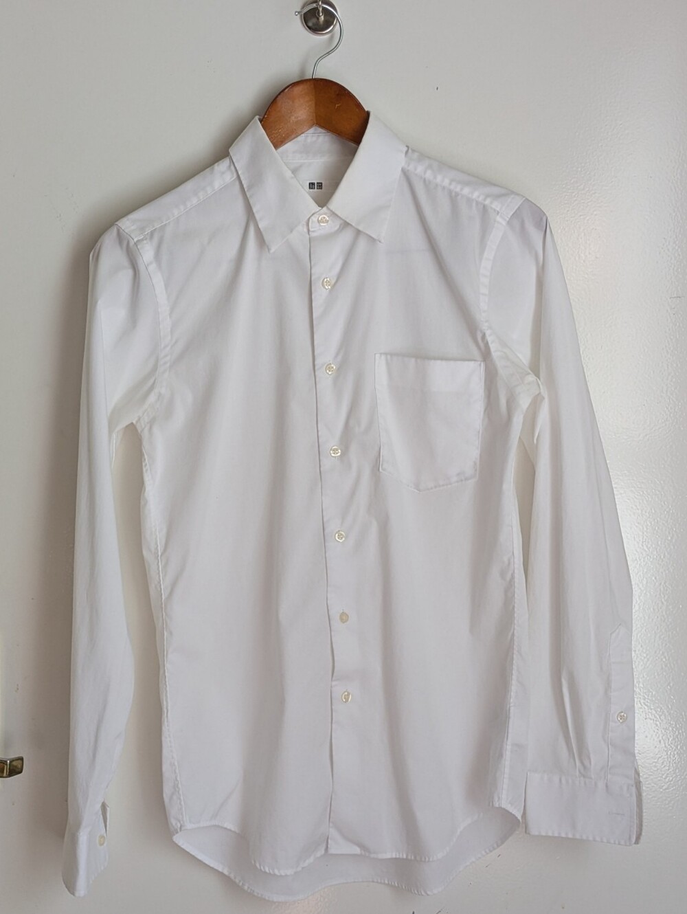 Uniqlo Slim Fit Men's White Button Up Dress Shirt  Small